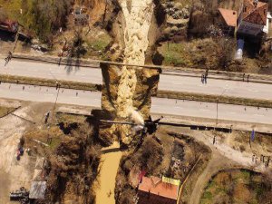 KARABÜK'TE BÖLÜNMÜŞ YOL SKANDALI