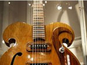 John Lennon'ın gitarına 408 bin dolar