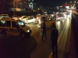 İSTANBUL'DA BOMBA PANİĞİ;YOL TRAFİĞE KAPANDI
