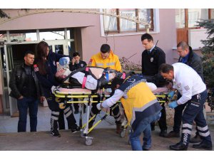 BALKON KORKULUĞU TAKARKEN YÜKSEK GERİLİME KAPILAN USTA ÖLDÜ