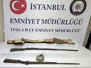 TEM'DE DURDURULAN OTOMOBİLDEN TARİHİ KUR'AN-I KERİM ÇIKTI