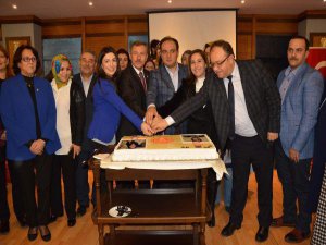 AKP'DE BÜLENT ARINÇ'I ÖVME YARIŞI