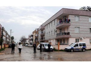 EŞİNİN DÖVÜP EVDE REHİN TUTTUĞU KADINI POLİS KURTARDI