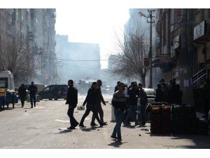 DİYARBAKIR'DA OLAYLI ÖCALAN PROTESTOSU