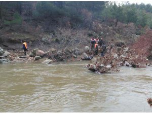 ÇAYA ATLAYIP İNTİHAR ETTİ