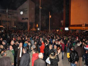 ARTVİN'DE BİNLER VALİLİK ÖNÜNDE