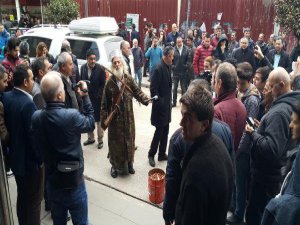 70'LİK EYLEMCİ ORDU'DA FINDIK YAKTI