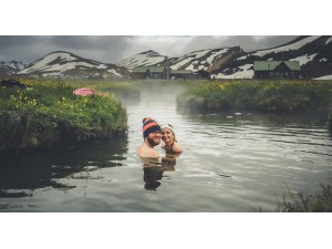 GÜNDE 8 DOLAR HARCAYARAK 6 YIL BOYUNCA DÜNYAYI DOLAŞTILAR