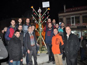 ARTVİN DAVUTOĞLUNA GÜVENMİYOR; BİNLER YİNE TOPLANDI