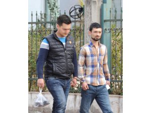 ARKADAŞIYLA BİR OLUP KAYINPEDERİNİ SOYDU