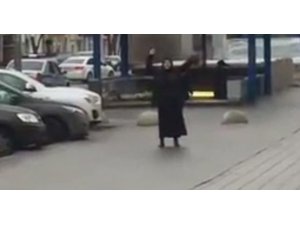 4 YAŞINDAKİ ÇOCUĞUN BAŞINI KESTİ