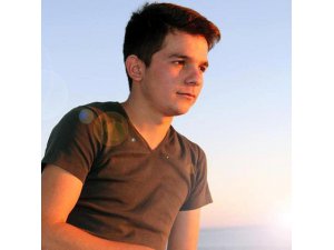 İKİ KAMYON ARASINDA SIKIŞARAK CAN VERDİ