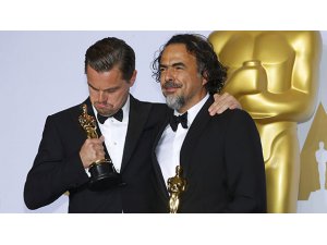 LEONARDO Dİ CAPRİO OSCAR'INI RESTORANDA UNUTTU
