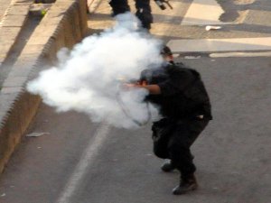 DİYARBAKIR KARIŞTI; POLİSTEN SERT MÜDAHALE
