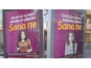 İZMİR'DEKİ ''SANA NE?'' AFİŞLERİ SOSYAL MEDYAYI SALLADI