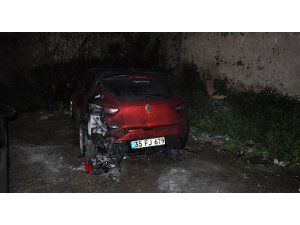 TARTIŞTIĞI BABASININ OTOMOBİLİNİ YAKTI