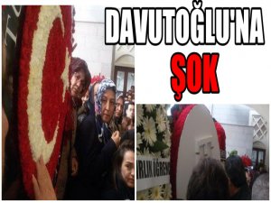 KATLİAM KURBANININ CENAZESİNDE DAVUTOĞLU'NA ŞOK