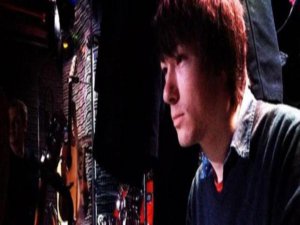 ANKARA'DA YAŞAYAN İNGİLİZ MÜZİSYENDEN DÜNYAYI SARSAN SALDIRI MESAJI