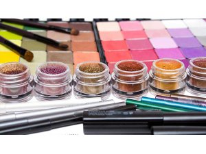 SAHTE MAKYAJ ÜRÜNLERİNE DİKKAT