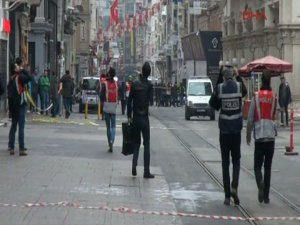 BEYOĞLU İSTİKLAL'DE PATLAMA; ÖLÜ VE YARALILAR VAR