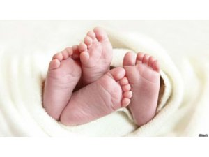 VİETNAM'DA DOĞAN İKİZLERİN BABALARI FARKLI ÇIKTI