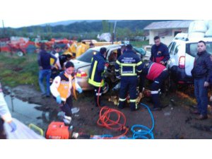 MANİSA'DA FECİ KAZA: 5 ÖLÜ, 2 YARALI