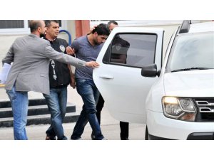 PROFESÖRÜ 4.5 MİLYON DOLANDIRDILAR TEMİZLİKÇİYE YAKALANDILAR