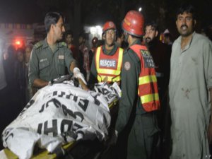 PAKİSTAN'DA LUNAPARKA  SALDIRI: EN AZ 69 KİŞİ ÖLDÜ