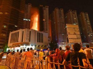 GÖKDELEN YANGINI DİĞERİNE SIÇRADI