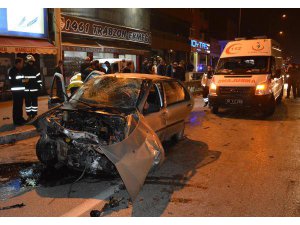 BURSA'DA AŞIRI HIZ KAZASI: 1 ÖLÜ, 3 YARALI