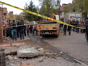 İLKOKUL'DA DEHŞET; 2 ÇOCUK ÖLDÜ 1 ÇOCUK AĞIR YARALI