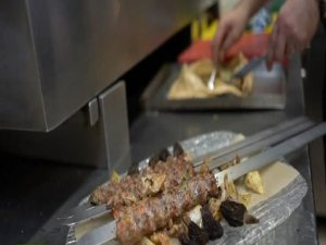 İŞTE DÜNYANIN KONUŞTUĞU 4 BİN LİRALIK KEBAP