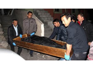 4 ÇOCUK ANNESİ EŞİNİ BALTAYLA ÖLDÜRDÜ