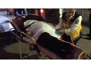 OTOSTOP YAPAN 2 KIZI ARACINA ALDI, BIÇAKLANDI