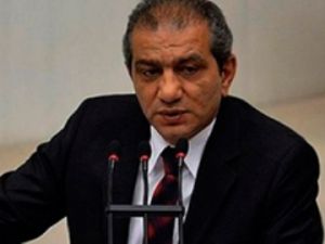 Zeyid Aslan'dan kadın gazetecilere: Ben de sizin bacak aranızı çeksem...