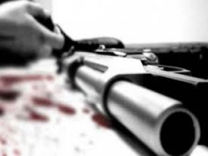 BABASININ MEZARINDA İNTİHAR ETTİ