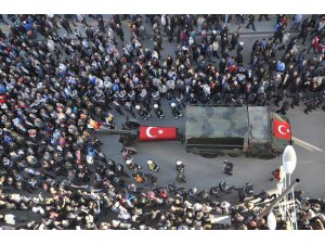 ŞEHİT EŞİNDEN YÜREK YAKAN HAYKIRIŞ: ÖMRÜM GİTME, YAVRULARINI BABASIZ KOYMA