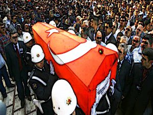 ERCİŞ'TE BOMBALI SALDIRI: 2 ŞEHİT 11 YARALI