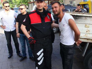 KIZ ÇOCUĞUNU KAÇIRMAYA ÇALIŞTIĞI İDDİA EDİLEN ADAMA MEYDAN DAYAĞI