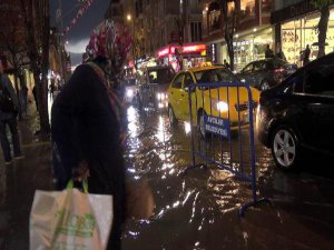 İSTANBUL'DA YAĞMUR ÇİLESİ