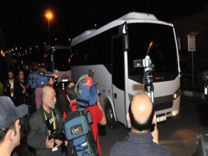 FENERBAHÇE KAFİLESİ STADYUMDAN BÖYLE ÇIKARILDI