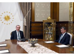 SARAYDAKİ GÖRÜŞMEDEN AKP'DE OLAĞANÜSTÜ KONGRE KARARI ÇIKTI