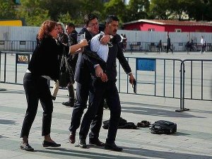 CAN DÜNDAR'A SİLAHLI SALDIRIYA DÜNYADAN TEPKİ YAĞDI