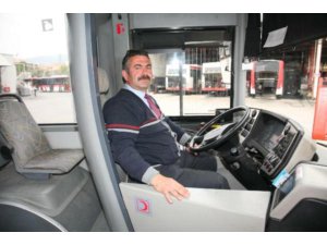 HALK OTOBÜSÜNDE PANİK: HASTAYI ACİLE YETİŞTİRDİ