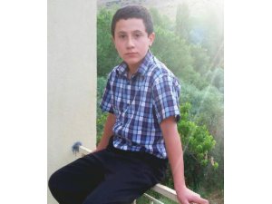 İKİNCİ KATTAKİ EVLERİNDEN İNERKEN İPTE ASILI KALAN ÇOCUK ÖLDÜ