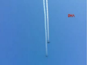 UÇAK BİNLERCE KİŞİNİN ÖNÜNDE YERE BÖYLE ÇAKILDI