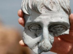 AKDENİZ'DE DEV HAZİNE VE HEYKELLER BULUNDU