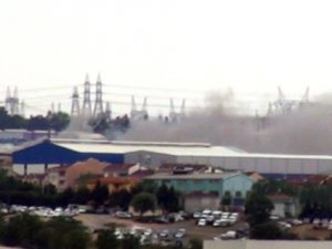 TUZLA'DA KORKUTAN YANGIN