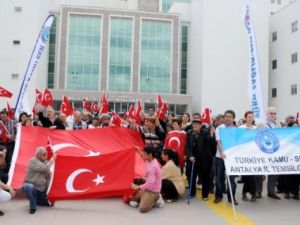 Kamu Sen'den Bayraklı Protesto