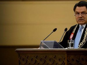 AYM ESKİ BAŞKANI KILIÇ'TAN 'SARAY DARBESİ' YORUMU